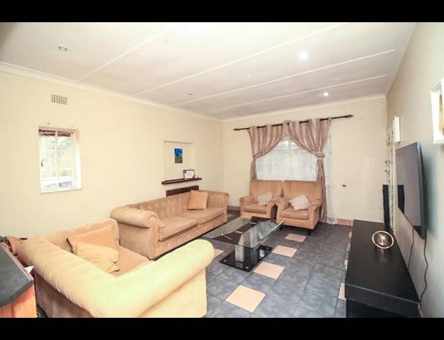 3 BEDROOM HOUSE FOR SALE IN WYCHWOOD